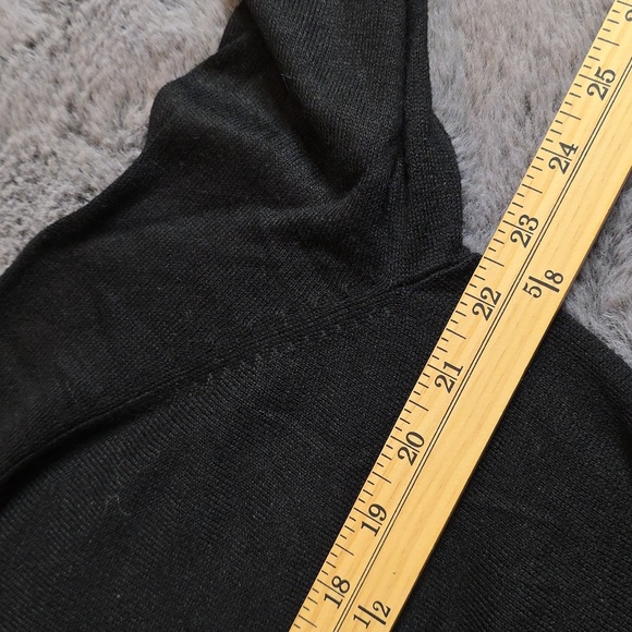 Romeo and Juliet Couture Black Metallic Skull Lightweight Sweater size S - Picture 8 of 9